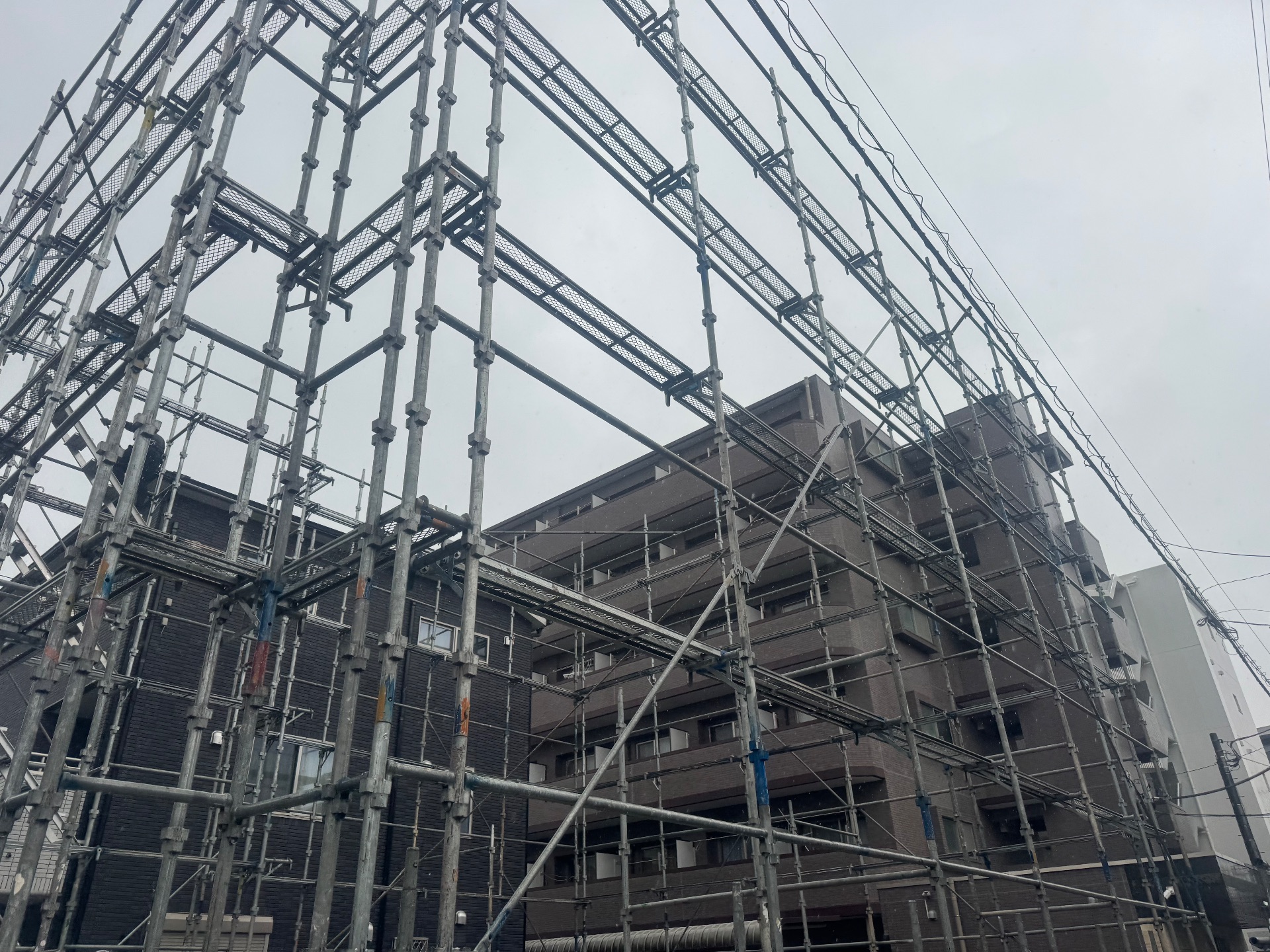 【足場】川口市西青木にて仮設工事